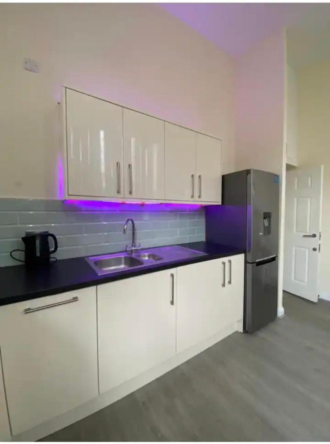Spacious King Room With Private Entrance - Near Emirates And Camden And King'S Cross - 5 Min To Tube Finchley Extérieur photo