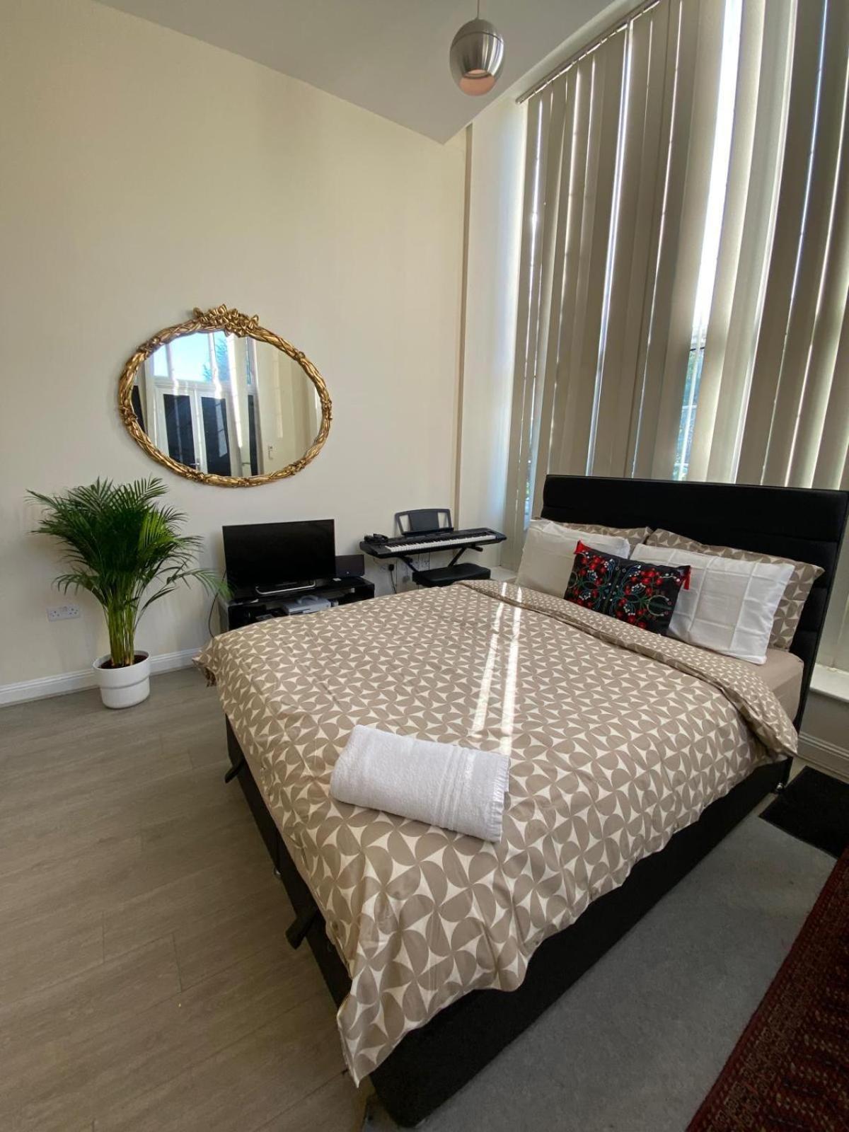 Spacious King Room With Private Entrance - Near Emirates And Camden And King'S Cross - 5 Min To Tube Finchley Extérieur photo