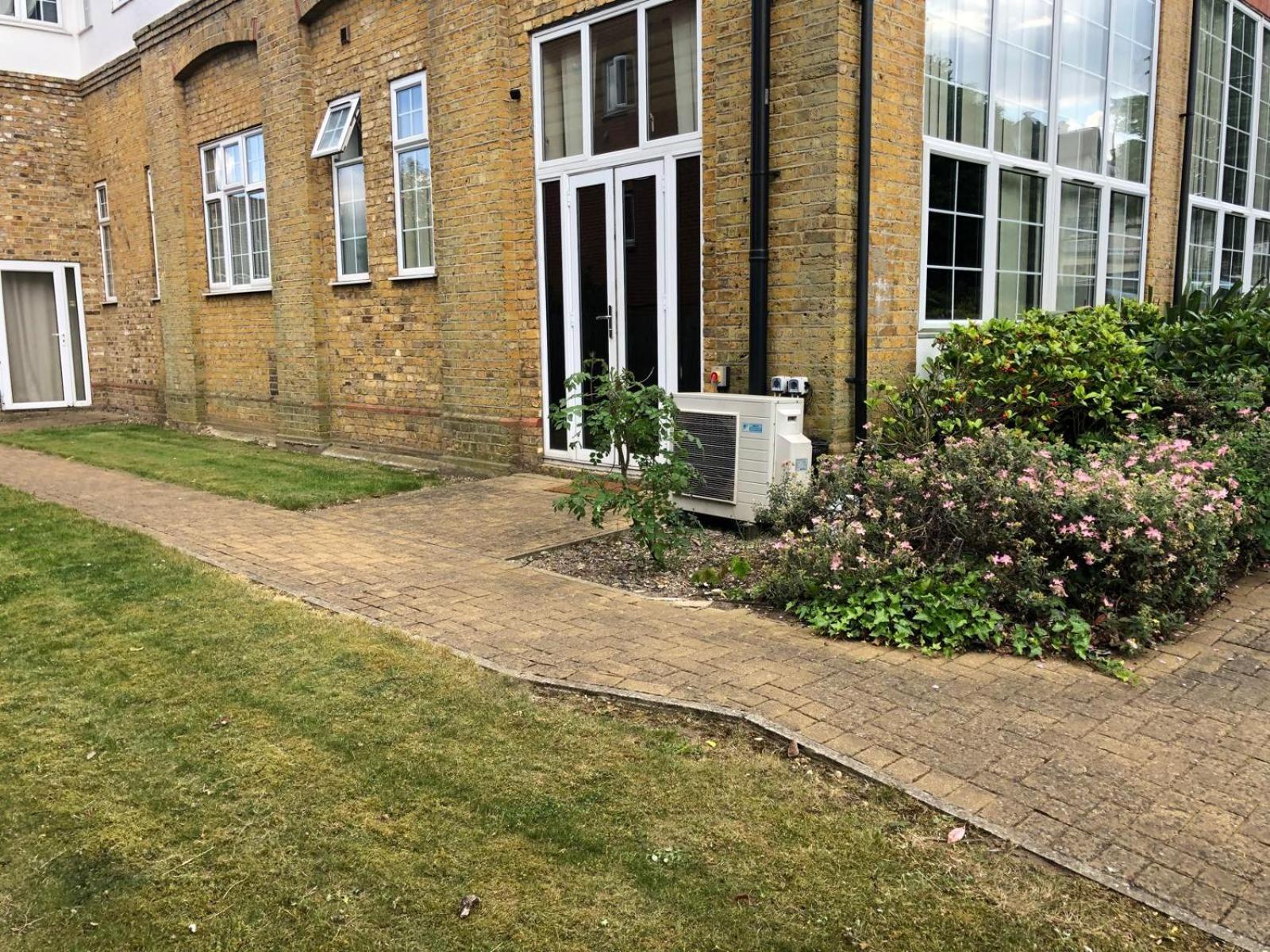 Spacious King Room With Private Entrance - Near Emirates And Camden And King'S Cross - 5 Min To Tube Finchley Extérieur photo